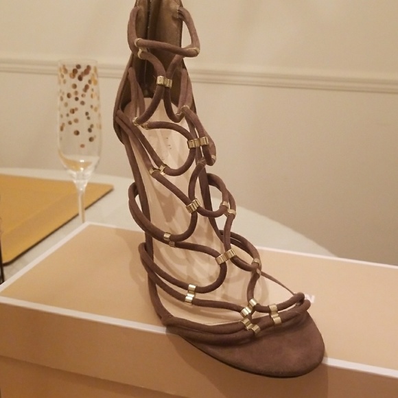 Heels - Picture 2 of 3